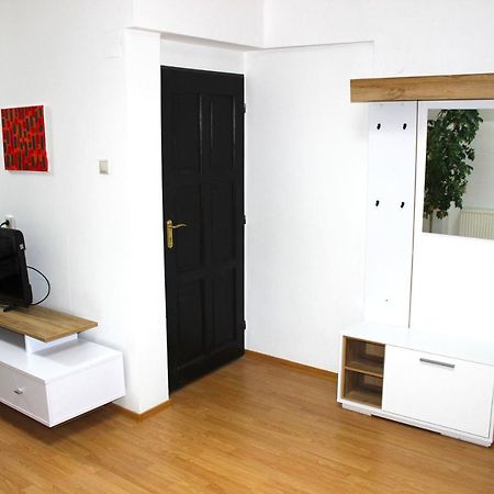 Krasny Priestranny Slnecny Apartman V Centre Mesta Trenčín Exterior foto